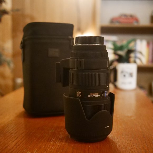 Sigma Lens for Nikon 70mm - 200mm HSM Macro - Picture 3 of 5